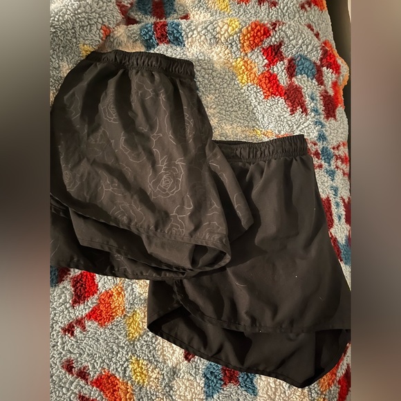 ❌SOLD❌Lot of two Old Navy athletic shorts - size large - Picture 1 of 6